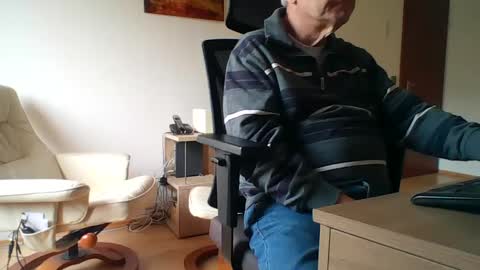 Snapshot of camcologne chatting on January 2025 10:07:02 AM camcologne online show from January 2025 10:07:02 AM