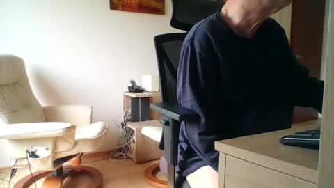 Snapshot of camcologne chatting on October 2025 09:35:02 AM camcologne online show from October 2025 09:35:02 AM