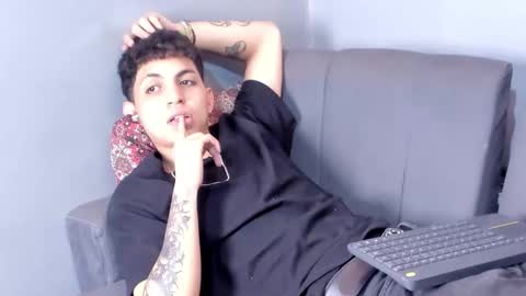 Snapshot of cameron_lux4 chatting on October 2025 04:19:01 PM CAMERON online show from October 2025 04:19:01 PM