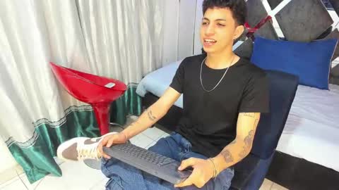 Snapshot of cameron_lux4 chatting on January 2026 12:53:02 PM CAMERON online show from January 2026 12:53:02 PM