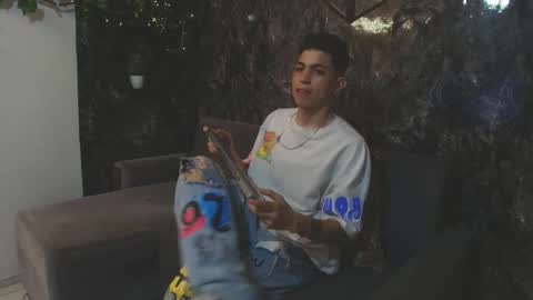 Snapshot of cameron_lux4 chatting on April 2026 03:50:02 AM CAMERON online show from April 2026 03:50:02 AM