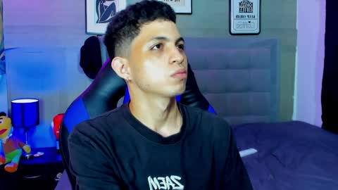 Snapshot of cameron_lux4 chatting on April 2026 03:39:01 AM CAMERON online show from April 2026 03:39:01 AM