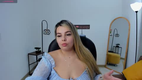 Camila online show from December 2024 12:08:01 AM