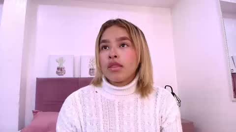 Snapshot of camiilaglow chatting on September 2025 05:38:01 PM CamiilaGlow online show from September 2025 05:38:01 PM