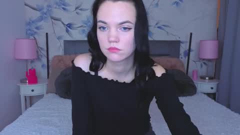 Camila online show from November 2025 09:03:02 PM