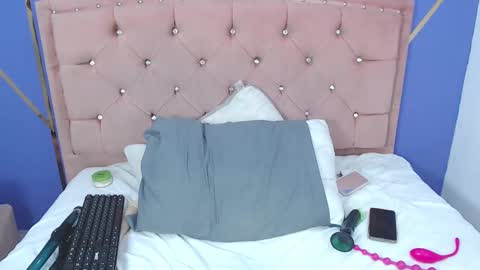 Camila online show from November 2025 11:32:01 PM