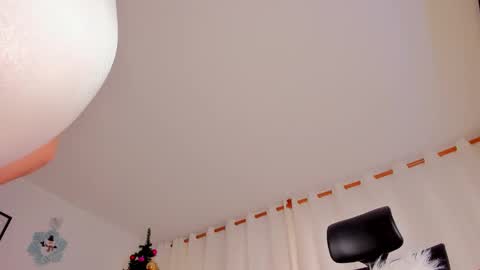 Snapshot of camila_shorty_ chatting on December 2024 09:44:02 PM CamilaMendez--- online show from December 2024 09:44:02 PM