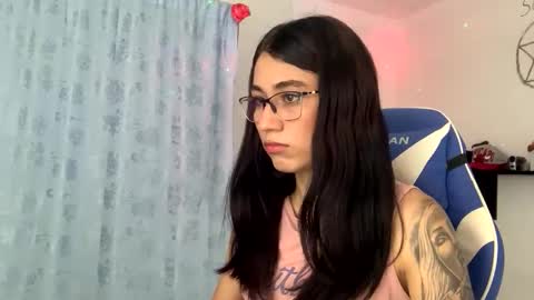 Camila online show from November 2025 06:42:02 PM