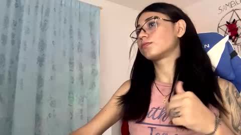 Camila online show from November 2025 06:17:01 PM