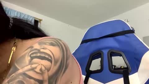 Camila online show from November 2025 05:37:02 PM