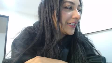 Camila online show from December 2025 04:08:01 AM