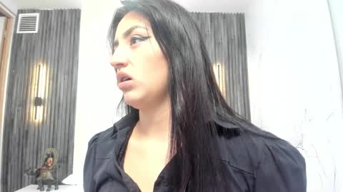 Camila  online show from October 2025 11:32:02 AM