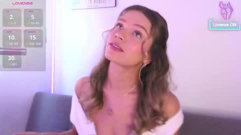 Snapshot of camilamonroee chatting on November 2025 02:18:01 PM Camila Monroee online show from November 2025 02:18:01 PM