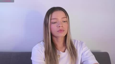 Snapshot of camilamonroee chatting on December 2025 02:11:01 PM Camila Monroee online show from December 2025 02:11:01 PM