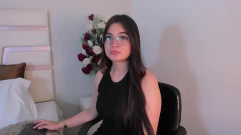 Snapshot of camilasofiia chatting on February 2025 10:33:01 PM Camila online show from February 2025 10:33:01 PM