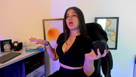 Snapshot of camilasofiia chatting on October 2025 06:32:01 PM Camila online show from October 2025 06:32:01 PM