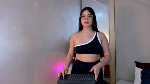 Snapshot of camilasofiia chatting on November 2025 10:30:02 PM Camila online show from November 2025 10:30:02 PM