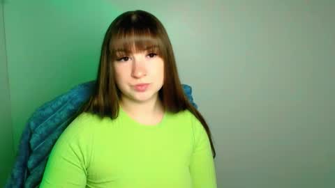 Snapshot of camilla_body chatting on April 2026 06:05:01 AM Camilla online show from April 2026 06:05:01 AM