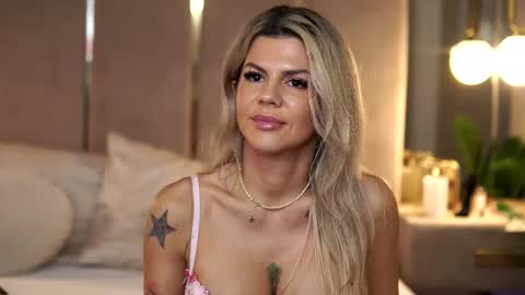 Snapshot of camillastarr chatting on November 2025 11:04:02 PM Camy online show from November 2025 11:04:02 PM