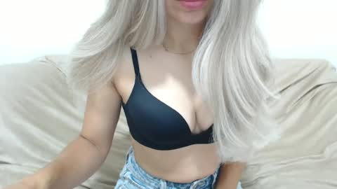 Snapshot of camillebunny chatting on June 2026 02:24:02 AM CamilleBunny online show from June 2026 02:24:02 AM