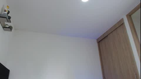 camilo_contre21 online show from November 2025 06:18:02 PM