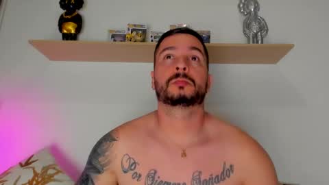 camilo_restrepo21 online show from October 2025 12:00:02 AM