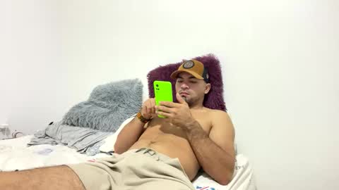 camilor_30 online show from November 2025 12:21:01 AM