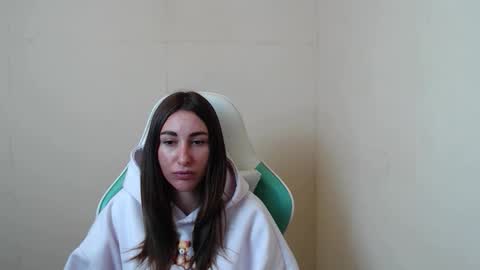 Snapshot of cammila_horn chatting on October 2025 05:52:01 PM cammila horn online show from October 2025 05:52:01 PM