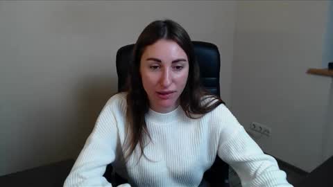 Snapshot of cammila_horn chatting on November 2025 06:22:02 PM cammila horn online show from November 2025 06:22:02 PM