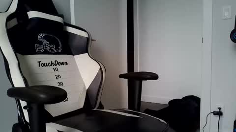 Snapshot of canadianstud18 chatting on June 2026 01:41:02 AM Devon online show from June 2026 01:41:02 AM