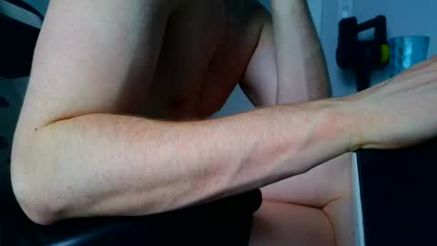 Snapshot of canadianstud18 chatting on June 2026 01:50:01 AM Devon online show from June 2026 01:50:01 AM