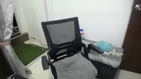 Snapshot of candacesxhot chatting on January 2025 05:32:02 AM cumorsmooke online show from January 2025 05:32:02 AM