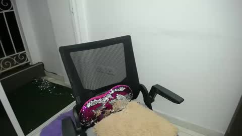 Snapshot of candacesxhot chatting on February 2025 05:51:02 AM cumorsmooke online show from February 2025 05:51:02 AM