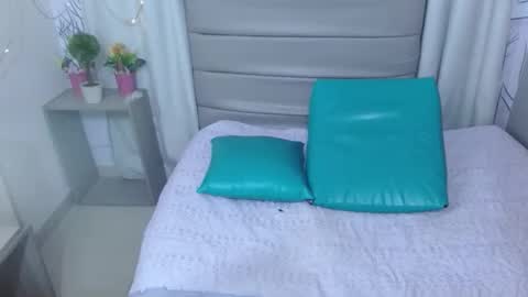 candela_dubout online show from February 2026 12:32:02 PM