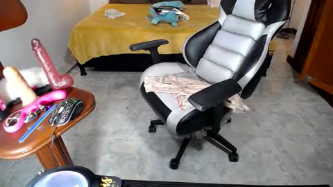 Snapshot of candy_hairy chatting on January 2025 09:21:02 AM candy online show from January 2025 09:21:02 AM