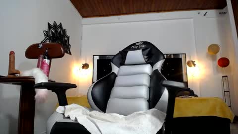 Snapshot of candy_hairy chatting on January 2025 08:00:02 AM candy online show from January 2025 08:00:02 AM