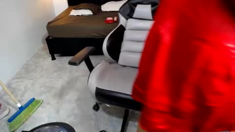 Snapshot of candy_hairy chatting on January 2025 10:20:02 AM candy online show from January 2025 10:20:02 AM