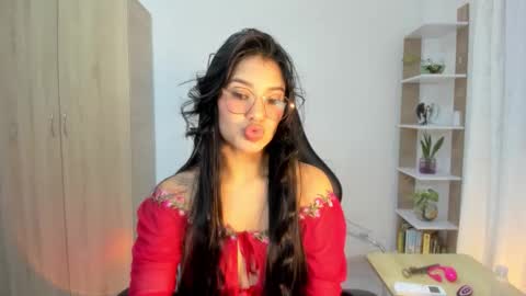 Nickol online show from November 2025 09:37:01 PM