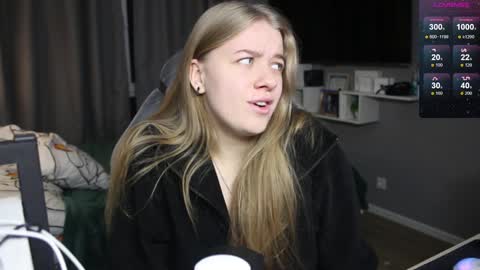 Snapshot of candy_meggie chatting on December 2024 01:49:01 PM Megan online show from December 2024 01:49:01 PM