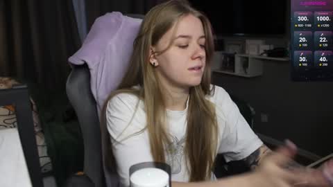 Snapshot of candy_meggie chatting on December 2024 01:06:01 PM Megan online show from December 2024 01:06:01 PM