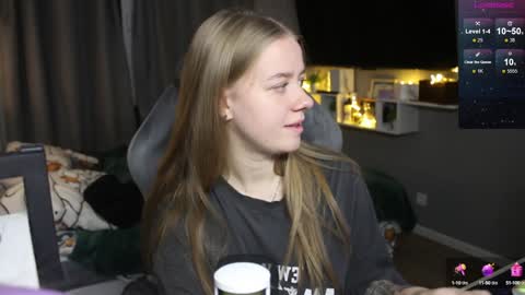 Snapshot of candy_meggie chatting on December 2024 04:38:02 PM Megan online show from December 2024 04:38:02 PM