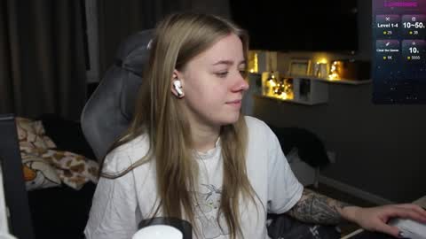 Snapshot of candy_meggie chatting on January 2025 02:24:02 PM Megan online show from January 2025 02:24:02 PM