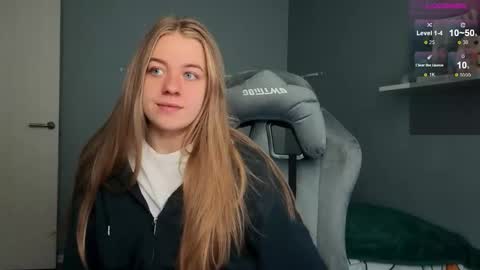 Snapshot of candy_meggie chatting on September 2025 09:03:02 AM Megan online show from September 2025 09:03:02 AM