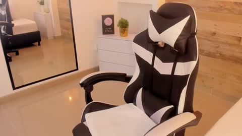 CANDY online show from March 2026 08:24:01 PM