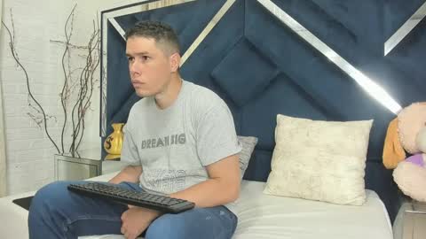 candyandsteven online show from September 2025 02:59:02 AM