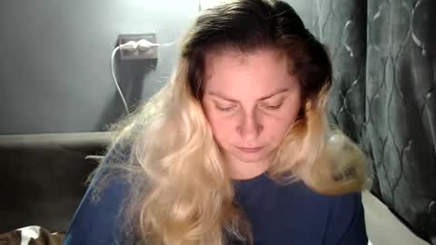 Laura online show from October 2025 05:48:02 PM