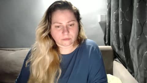 Laura online show from April 2026 07:03:02 PM