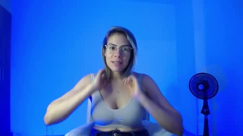 Snapshot of candydowson1 chatting on December 2024 01:14:01 AM Candy Dowson online show from December 2024 01:14:01 AM