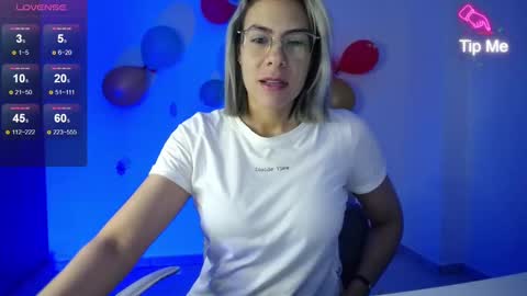 Snapshot of candydowson1 chatting on December 2024 10:44:02 AM Candy Dowson online show from December 2024 10:44:02 AM