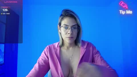 Snapshot of candydowson1 chatting on January 2025 11:07:02 AM Candy Dowson online show from January 2025 11:07:02 AM